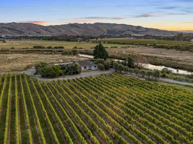 686 Dillons Point Road, Redwood Pass
