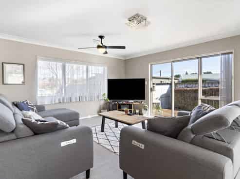 24 Charles Street, Carterton