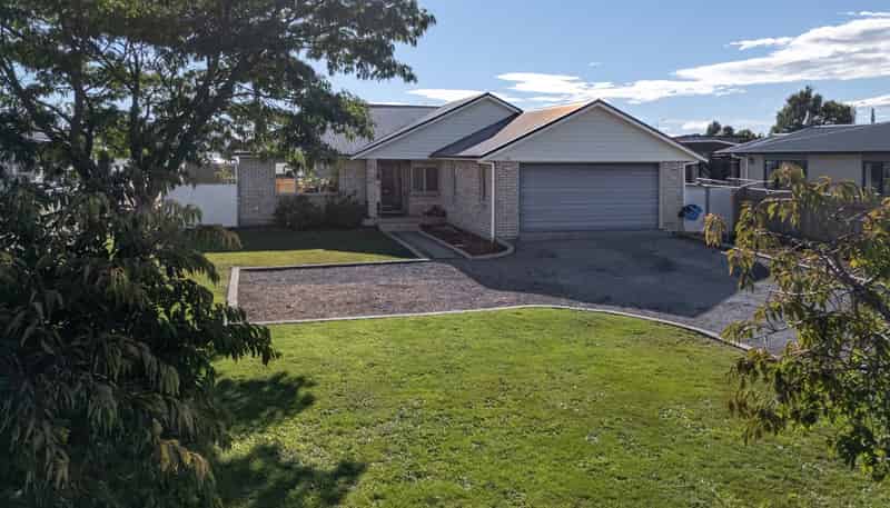 24 Charles Street, Carterton