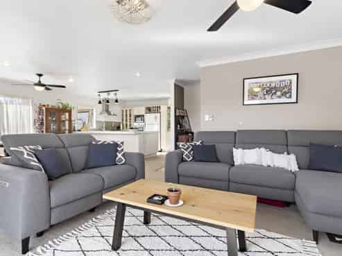 24 Charles Street, Carterton