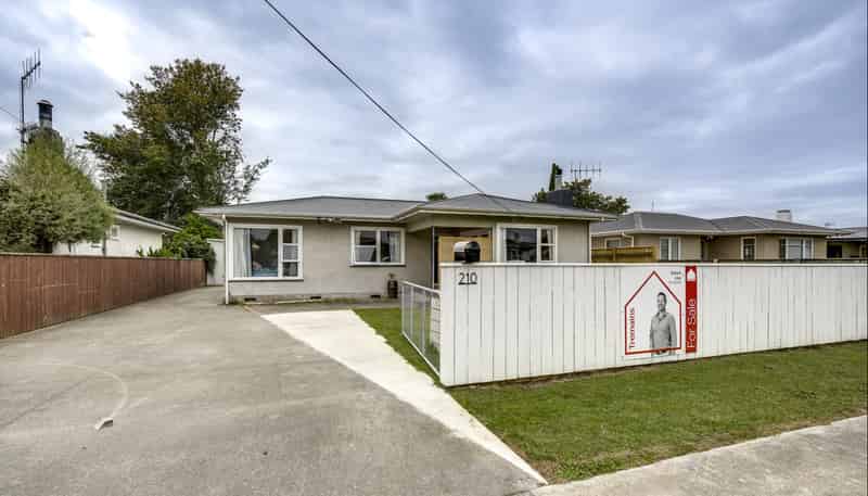 210 Tudor Avenue, Mayfair