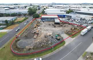 633M2 Industrial Workshop With 3937M2 Secure Yard