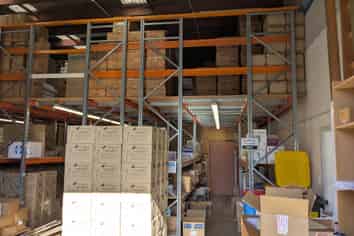 Modern office/showroom/warehouse 