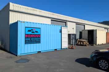 Modern office/showroom/warehouse 