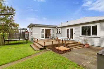 8 Lees Grove, Wainuiomata