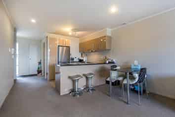 17/ Broadway, Newmarket