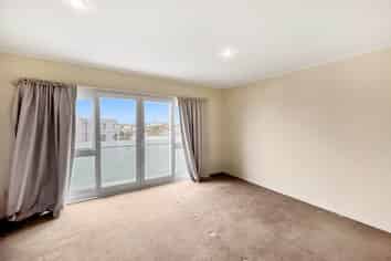 17/ Broadway, Newmarket