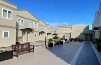 17/ Broadway, Newmarket