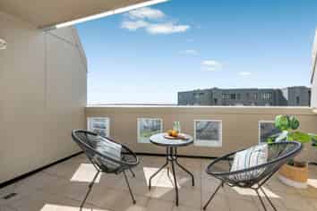 17/ Broadway, Newmarket