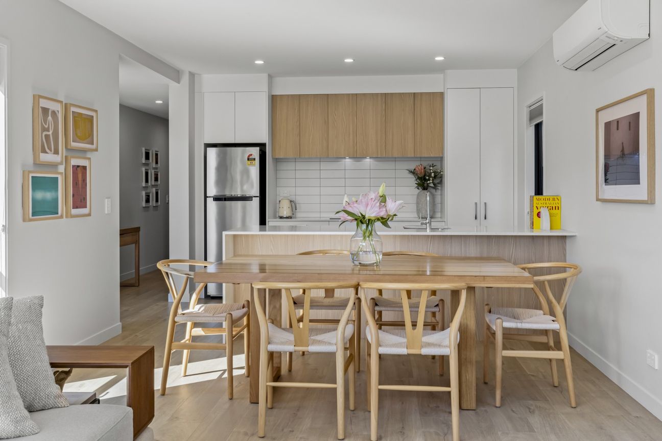 Under contract! - Więcej