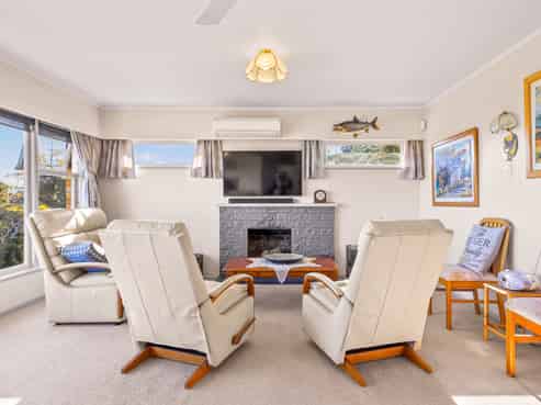 803 Richmond Street, Thames