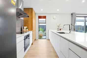 6 Kirkland Crescent, Harewood