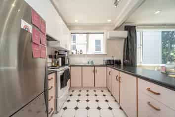 126A The Parade, Island Bay