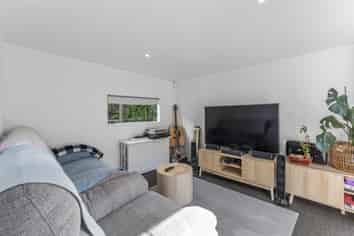 61 Renown Road, Raumati South