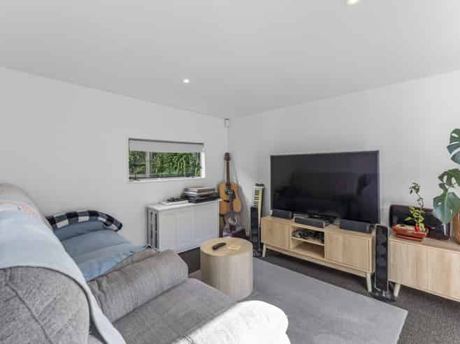 61 Renown Road, Raumati South