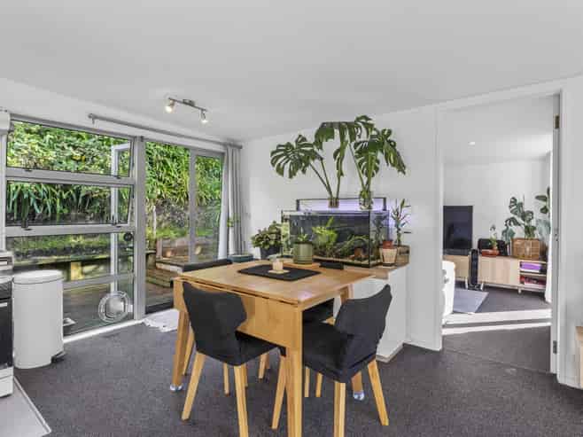 61 Renown Road, Raumati South