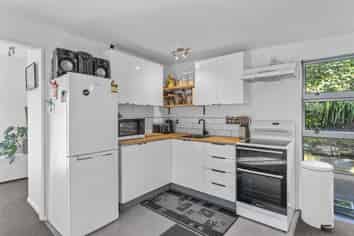 61 Renown Road, Raumati South