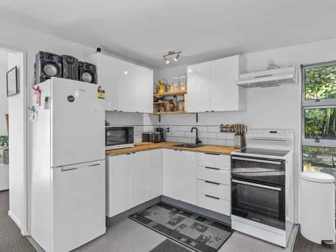 61 Renown Road, Raumati South