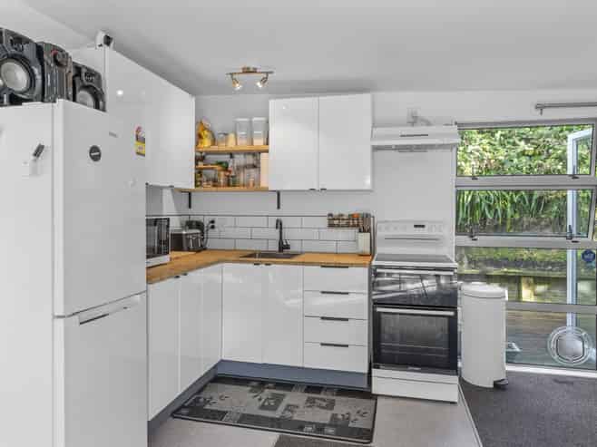 61 Renown Road, Raumati South