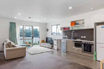 592H Whangaparaoa Road, Stanmore Bay