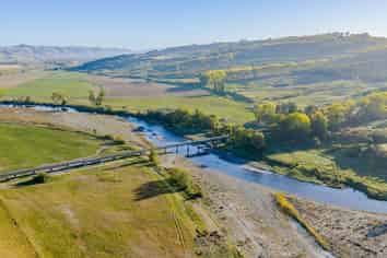 742b River Road, Otane