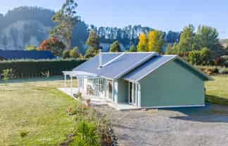 742b River Road, Otane