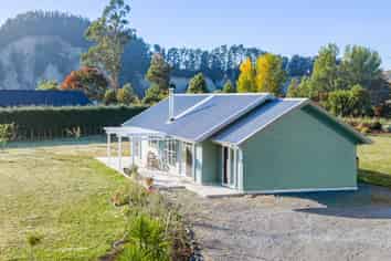 742b River Road, Otane