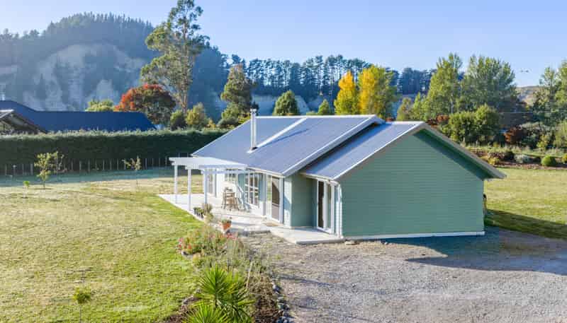 742b River Road, Otane