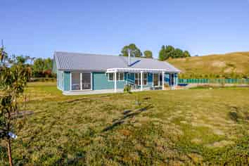 742b River Road, Otane