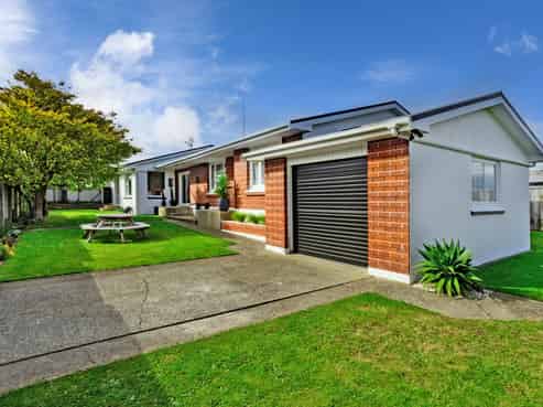 1 Manapouri Street, Strathern