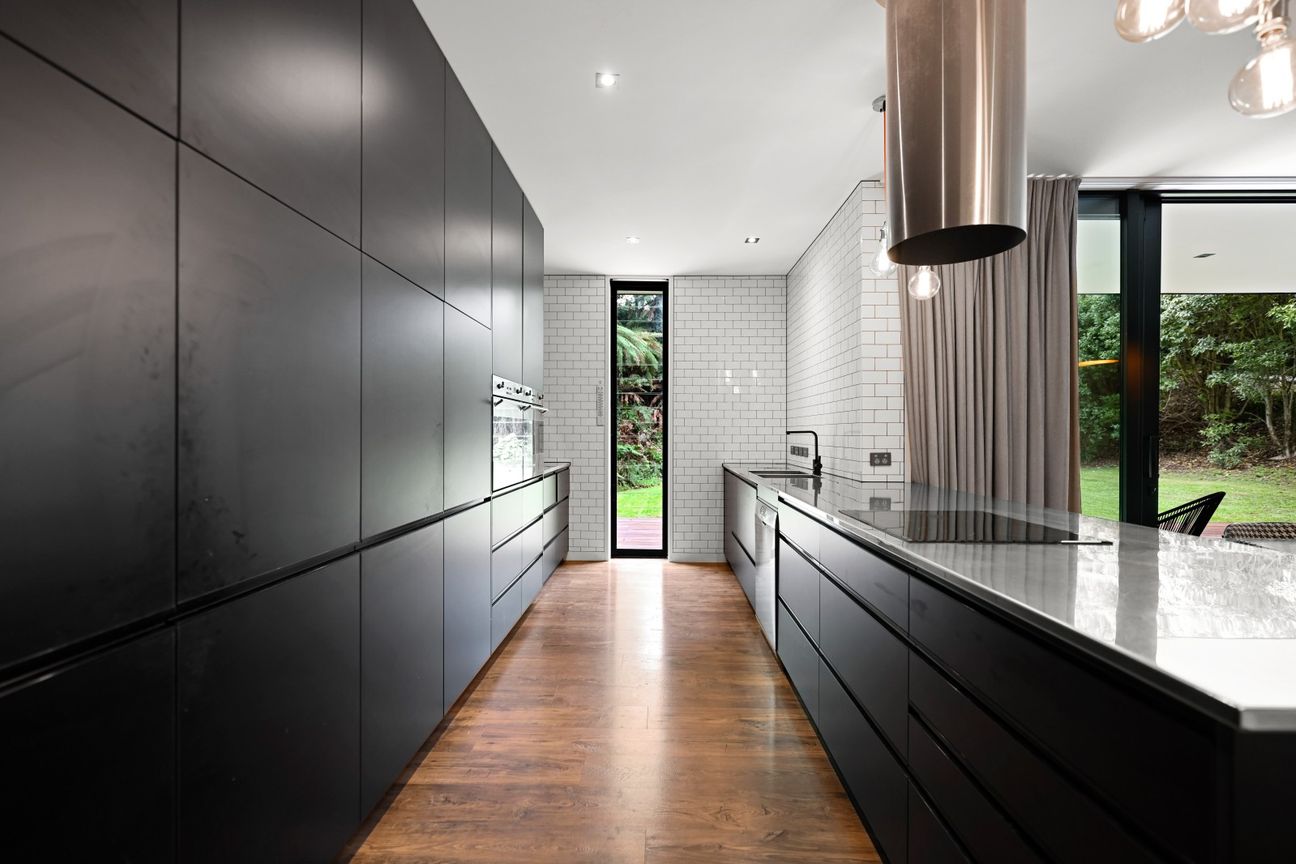 Contemporary Living Immersed in Nature - Más