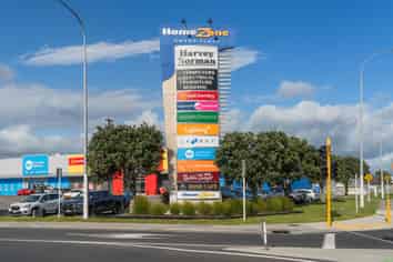 High‑Profile Large‑Format Retail in HomeZone Centre