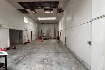 Versatile Dual-Warehouse Opportunity