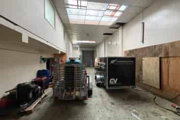 Versatile Dual-Warehouse Opportunity