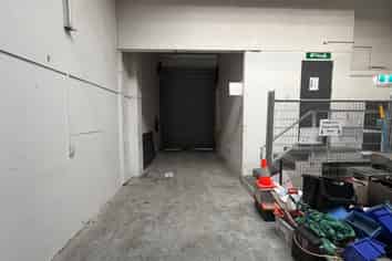 Versatile Dual-Warehouse Opportunity