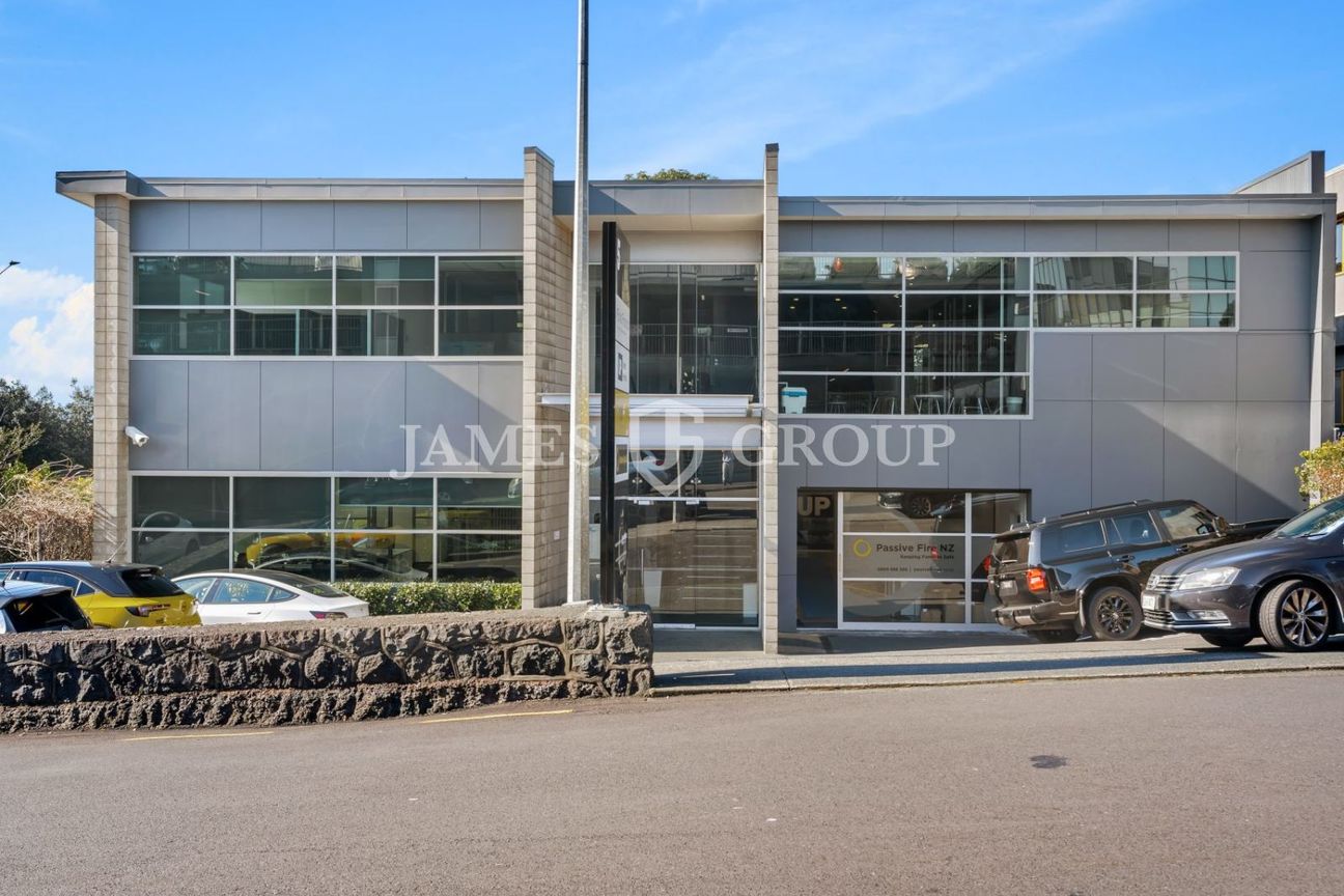 FULLY FITTED GRAFTON OFFICE WITH NAMING RIGHTS - Bild 2