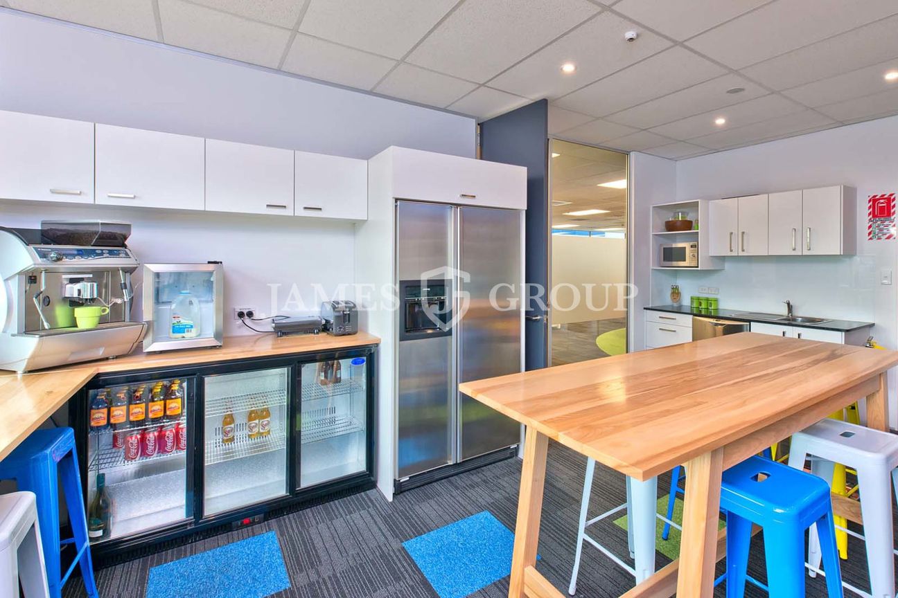 FULLY FITTED GRAFTON OFFICE WITH NAMING RIGHTS - Bild 4