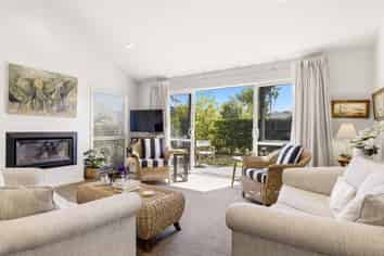 55 Chateau Crescent, Rangatira Park