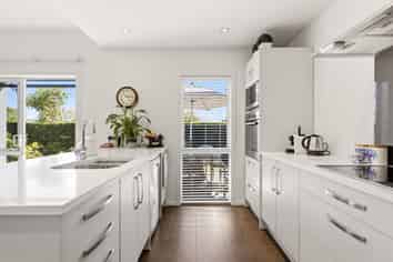 55 Chateau Crescent, Rangatira Park