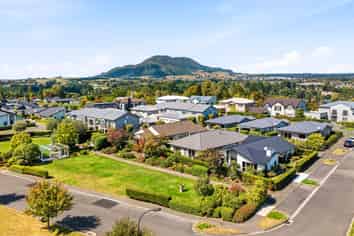 55 Chateau Crescent, Rangatira Park