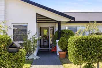 55 Chateau Crescent, Rangatira Park