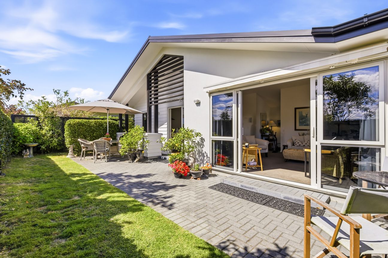 Offers over $935,000 will be seriously considered! – další