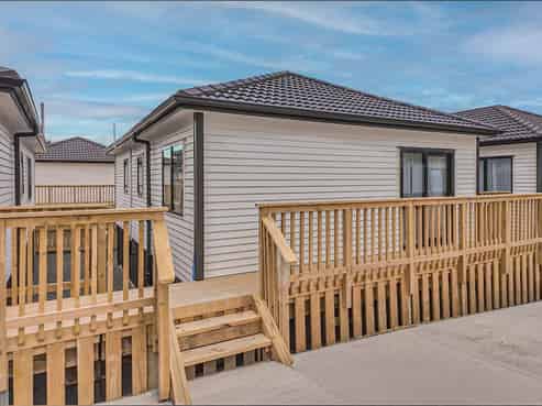 2/15 Lane Road, Weymouth