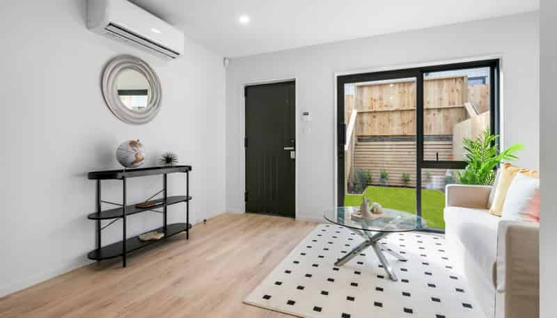 6/16 Reynella Drive, Massey