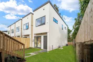 4, 6, 7/16 Reynella Drive, Massey