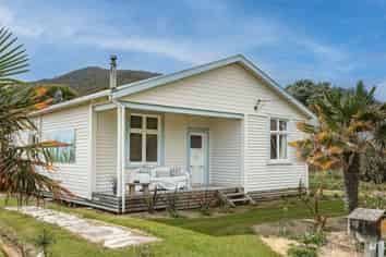 11 River Road, HECTOR