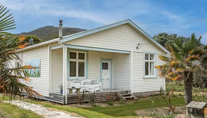 11 River Road, HECTOR