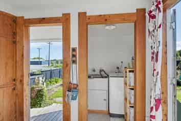 11 River Road, HECTOR