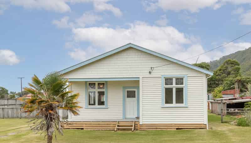 11 River Road, WESTPORT