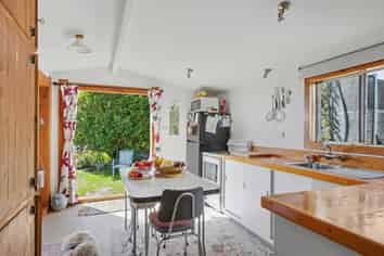 11 River Road, HECTOR